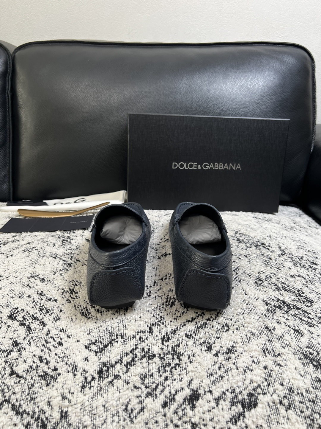 Dolce & Gabbana   高品质  顶级工艺品  杜嘉班纳 爆款豆豆鞋专柜新品同步，鞋面意大利进口牛皮面料，高
