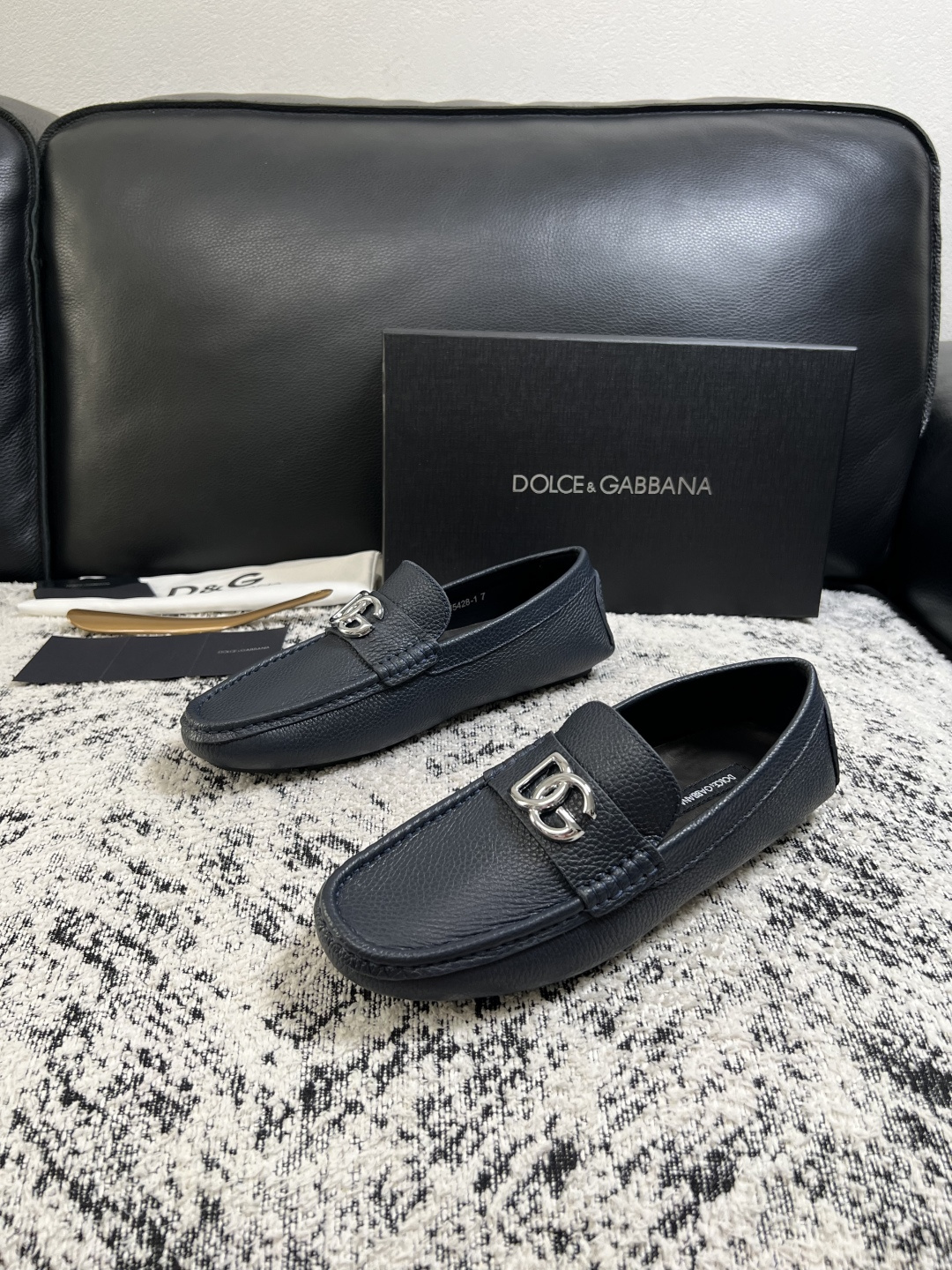 Dolce & Gabbana   高品质  顶级工艺品  杜嘉班纳 爆款豆豆鞋专柜新品同步，鞋面意大利进口牛皮面料，高