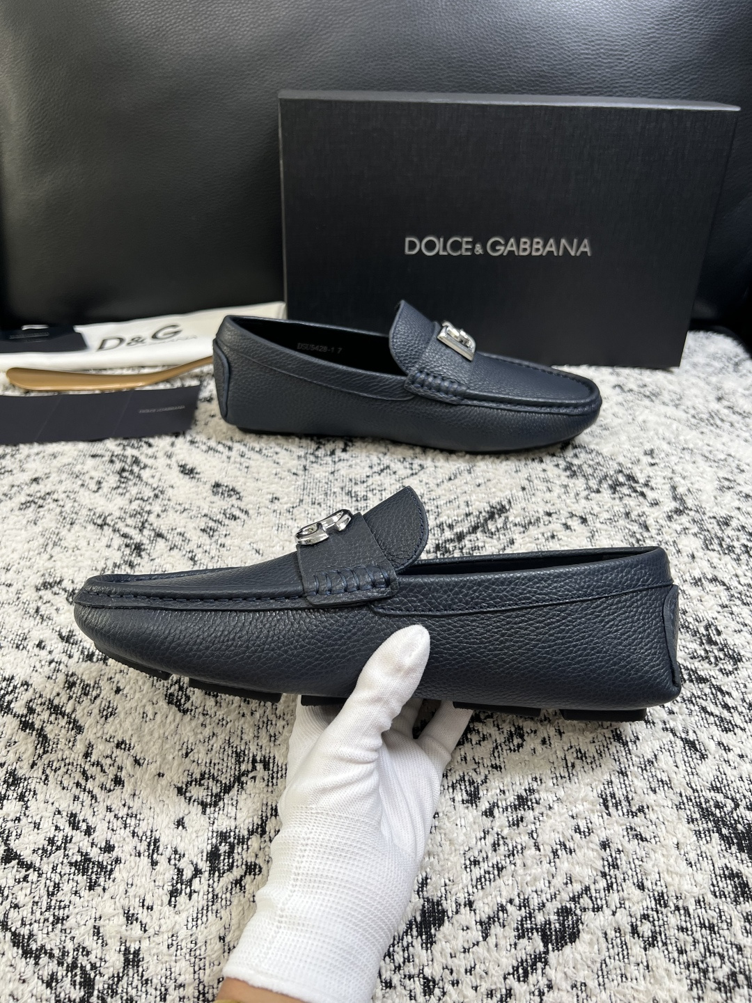 Dolce & Gabbana   高品质  顶级工艺品  杜嘉班纳 爆款豆豆鞋专柜新品同步，鞋面意大利进口牛皮面料，高