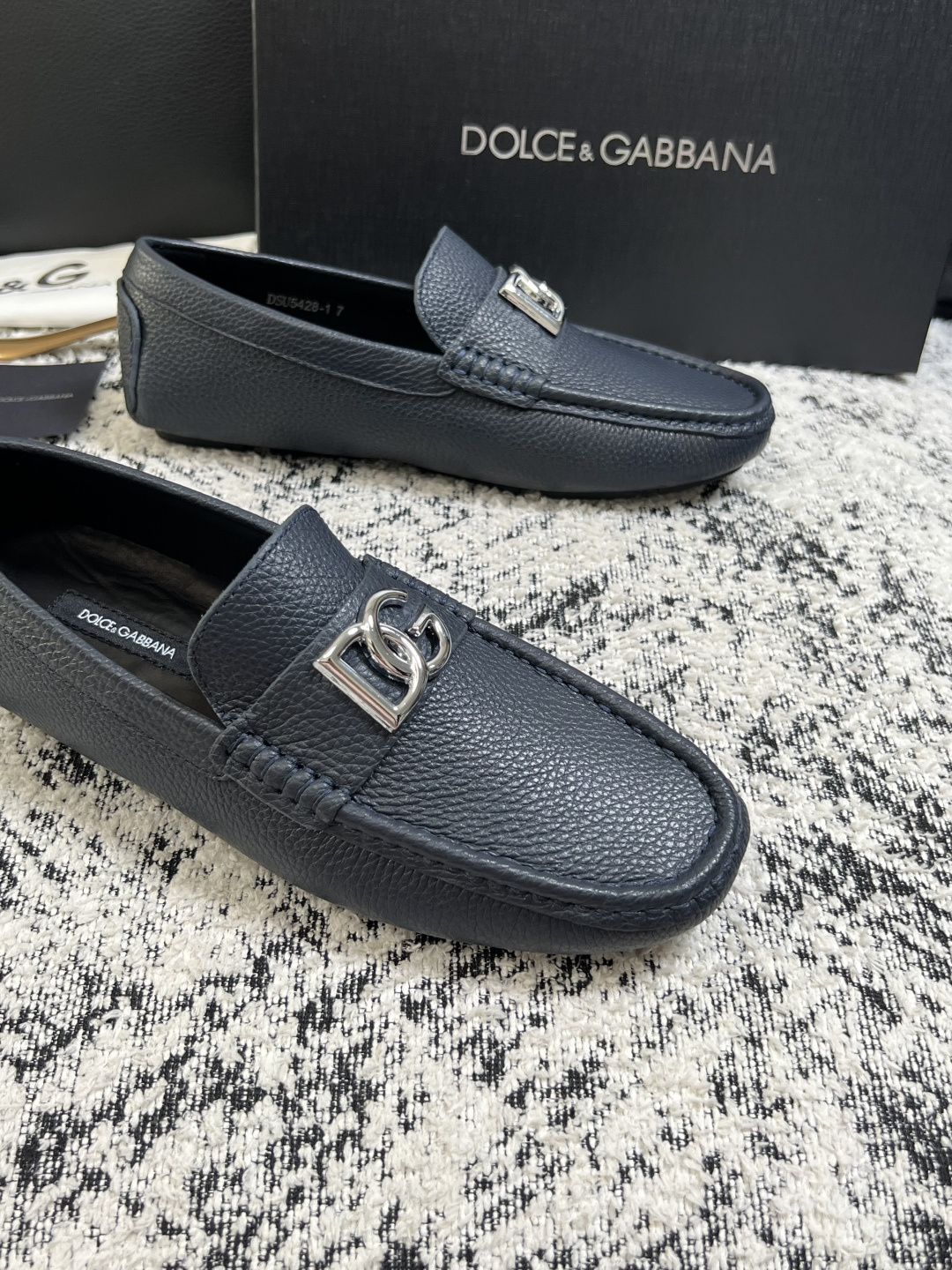 Dolce & Gabbana   高品质  顶级工艺品  杜嘉班纳 爆款豆豆鞋专柜新品同步，鞋面意大利进口牛皮面料，高