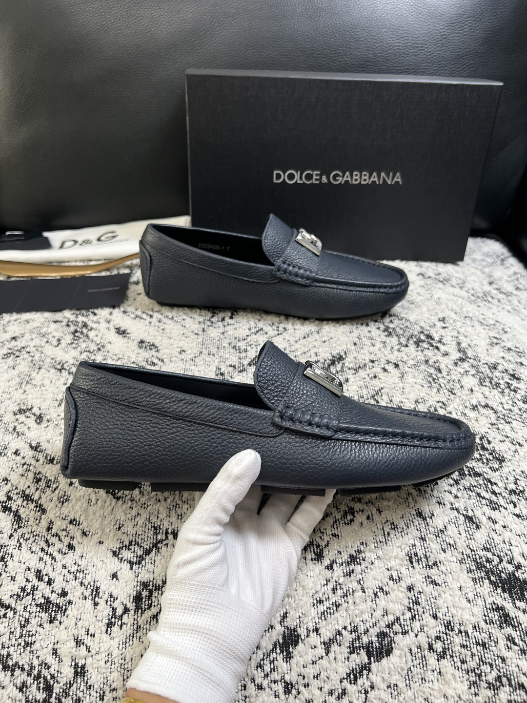 Dolce & Gabbana   高品质  顶级工艺品  杜嘉班纳 爆款豆豆鞋专柜新品同步，鞋面意大利进口牛皮面料，高