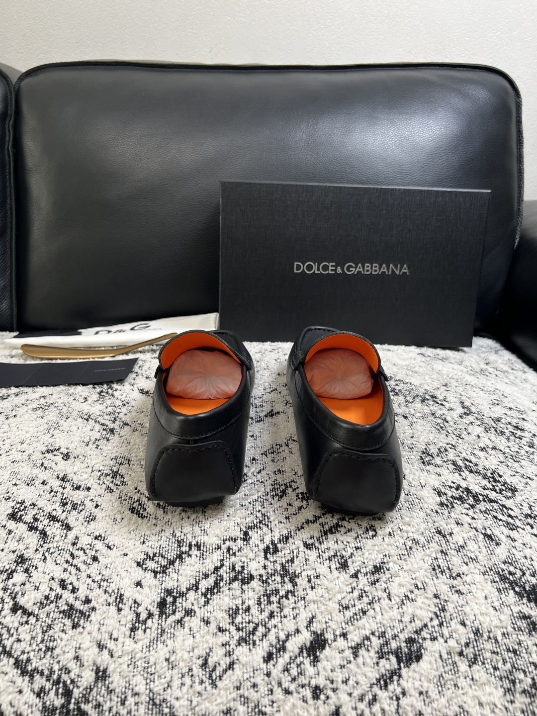Dolce & Gabbana   高品质  顶级工艺品  杜嘉班纳 爆款豆豆鞋专柜新品同步，鞋面意大利进口牛皮面料，高