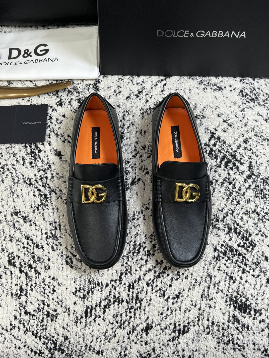 Dolce & Gabbana   高品质  顶级工艺品  杜嘉班纳 爆款豆豆鞋专柜新品同步，鞋面意大利进口牛皮面料，高