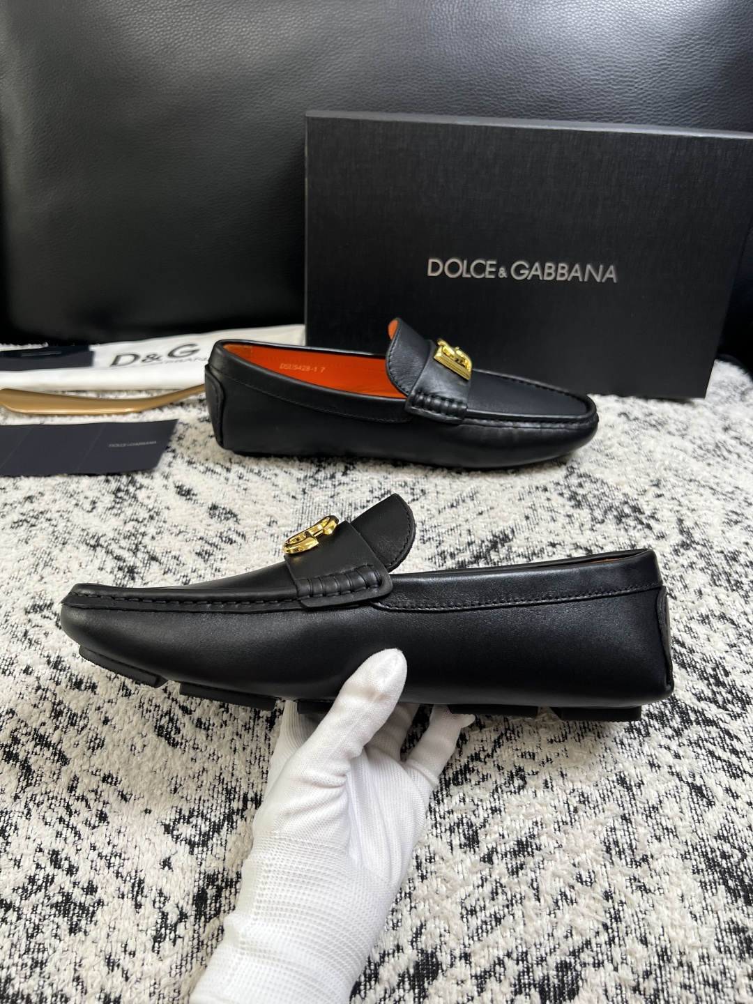 Dolce & Gabbana   高品质  顶级工艺品  杜嘉班纳 爆款豆豆鞋专柜新品同步，鞋面意大利进口牛皮面料，高