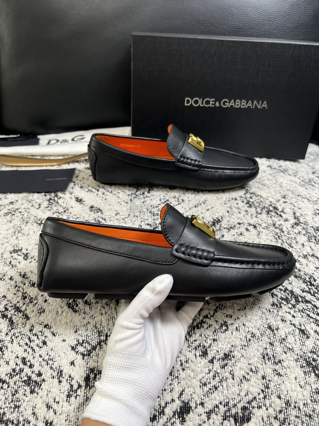 Dolce & Gabbana   高品质  顶级工艺品  杜嘉班纳 爆款豆豆鞋专柜新品同步，鞋面意大利进口牛皮面料，高