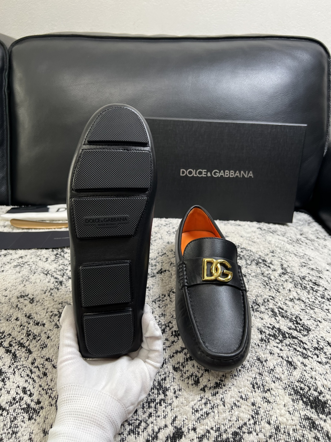 Dolce & Gabbana   高品质  顶级工艺品  杜嘉班纳 爆款豆豆鞋专柜新品同步，鞋面意大利进口牛皮面料，高