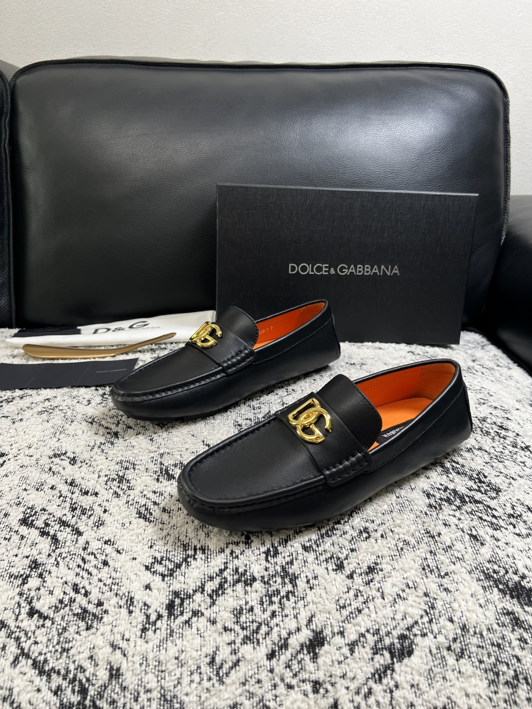Dolce & Gabbana   高品质  顶级工艺品  杜嘉班纳 爆款豆豆鞋专柜新品同步，鞋面意大利进口牛皮面料，高