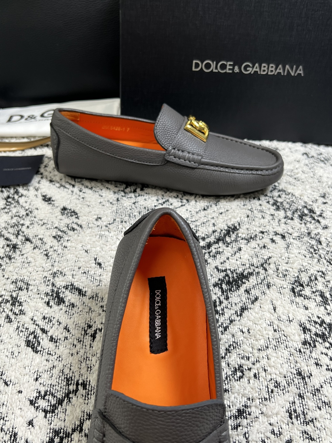 Dolce & Gabbana   高品质  顶级工艺品  杜嘉班纳 爆款豆豆鞋专柜新品同步，鞋面意大利进口牛皮面料，高