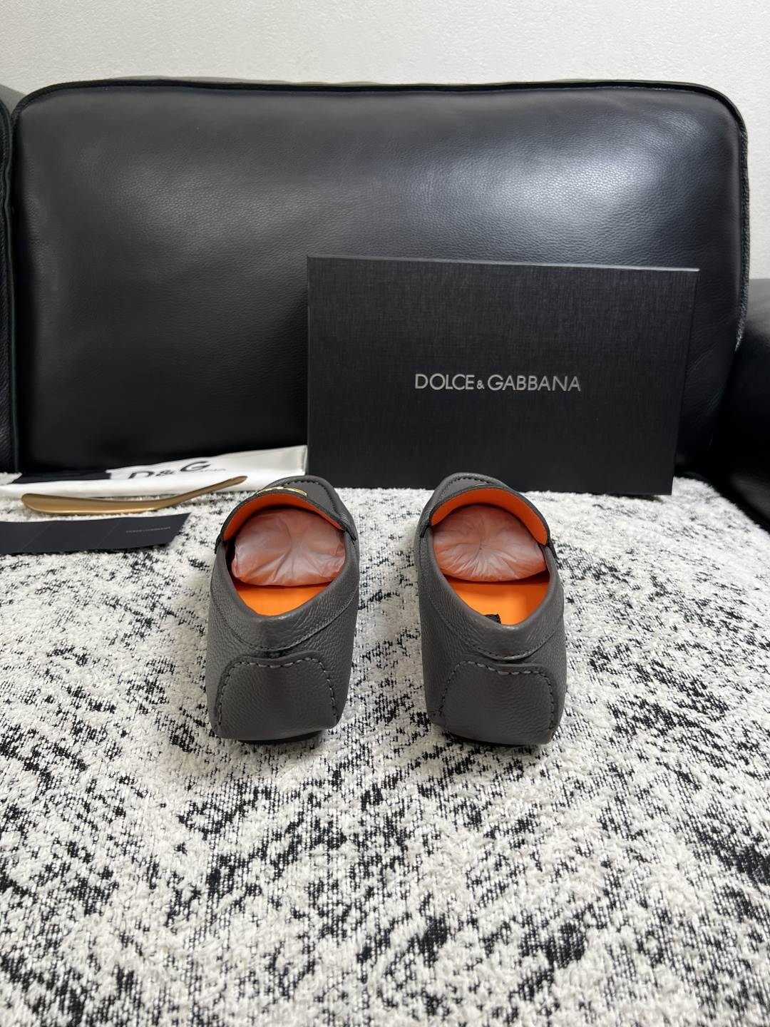 Dolce & Gabbana   高品质  顶级工艺品  杜嘉班纳 爆款豆豆鞋专柜新品同步，鞋面意大利进口牛皮面料，高