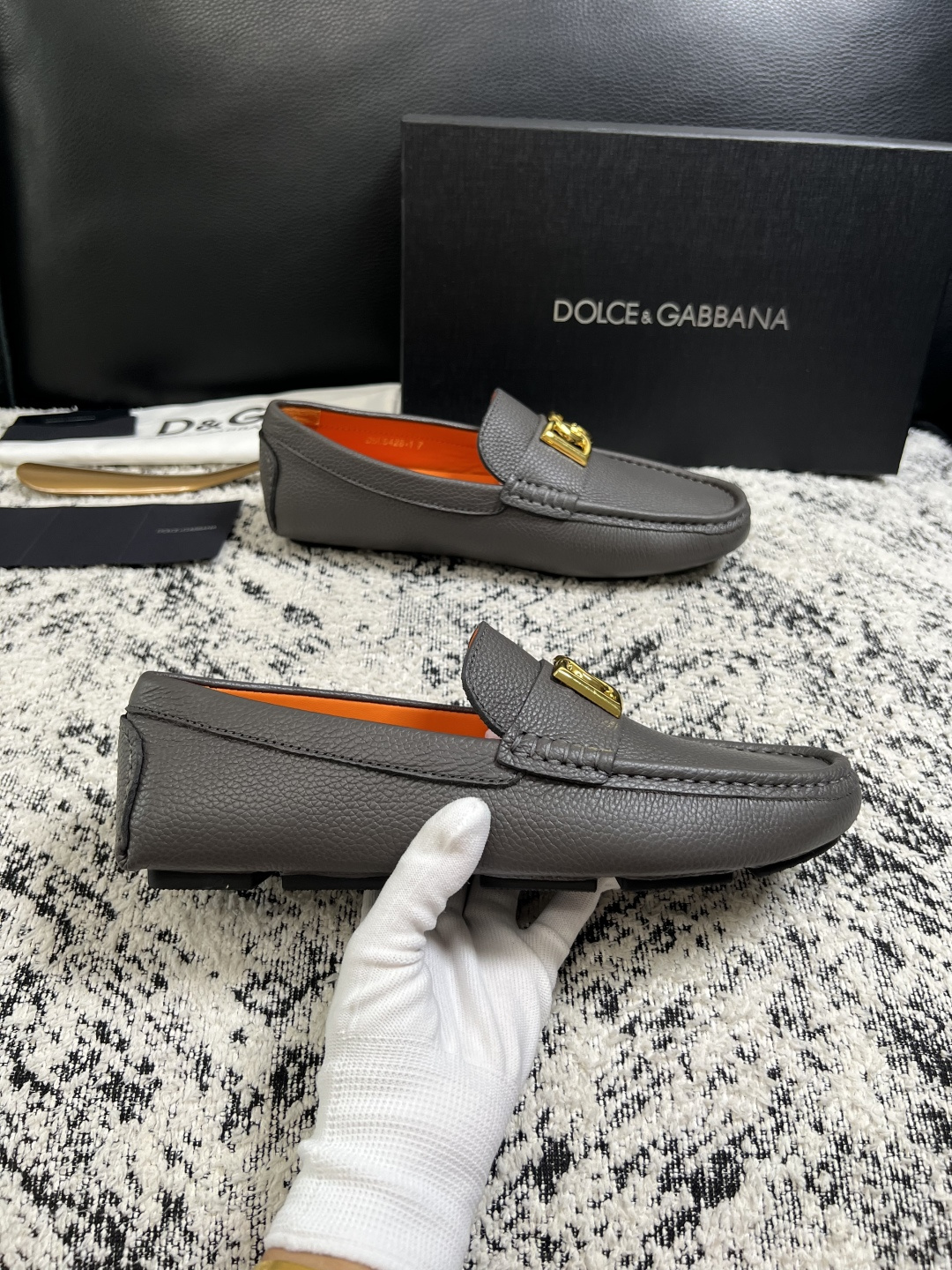 Dolce & Gabbana   高品质  顶级工艺品  杜嘉班纳 爆款豆豆鞋专柜新品同步，鞋面意大利进口牛皮面料，高