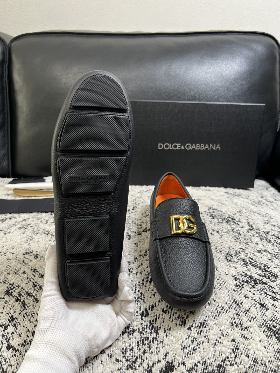 Dolce & Gabbana   高品质  顶级工艺品  杜嘉班纳 爆款豆豆鞋专柜新品同步，鞋面意大利进口牛皮面料，高