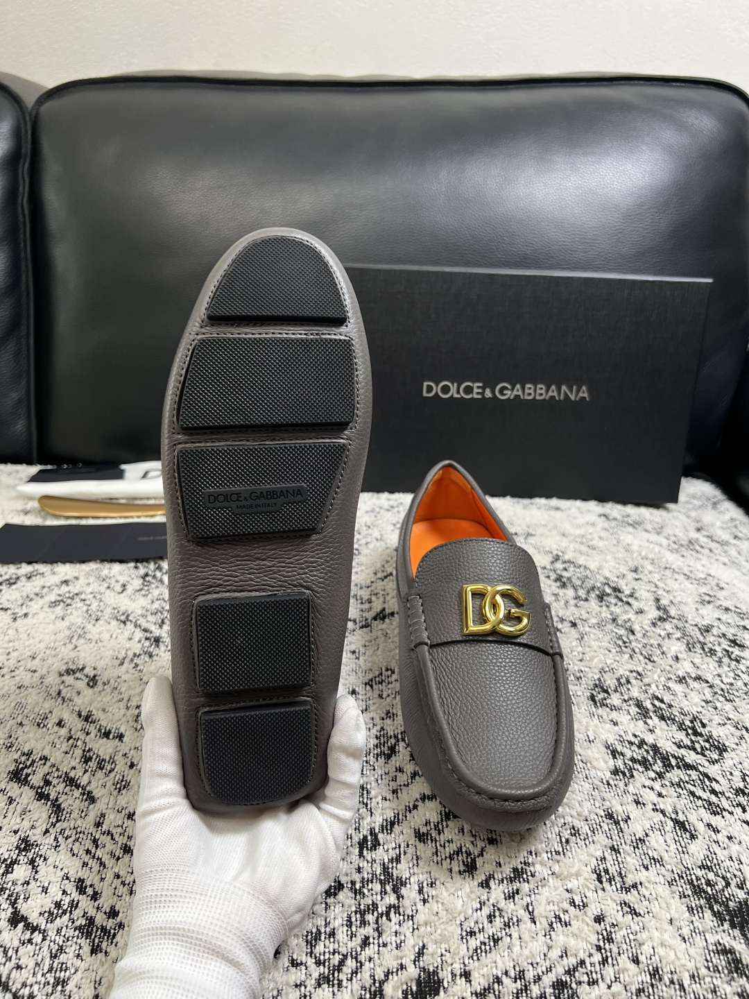 Dolce & Gabbana   高品质  顶级工艺品  杜嘉班纳 爆款豆豆鞋专柜新品同步，鞋面意大利进口牛皮面料，高