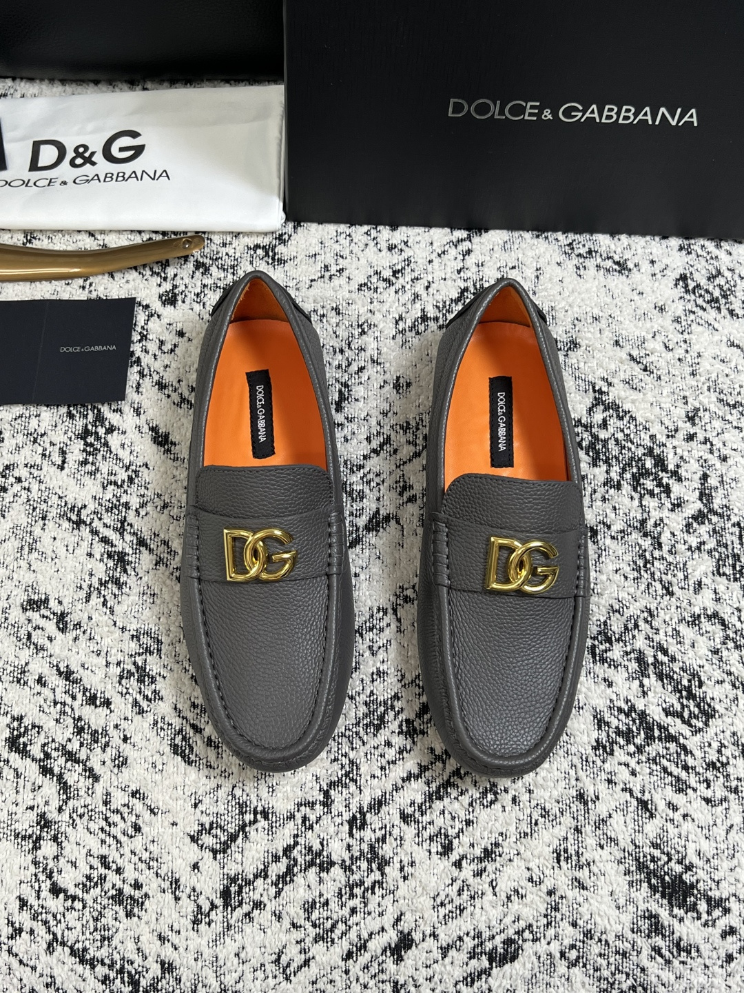 Dolce & Gabbana   高品质  顶级工艺品  杜嘉班纳 爆款豆豆鞋专柜新品同步，鞋面意大利进口牛皮面料，高