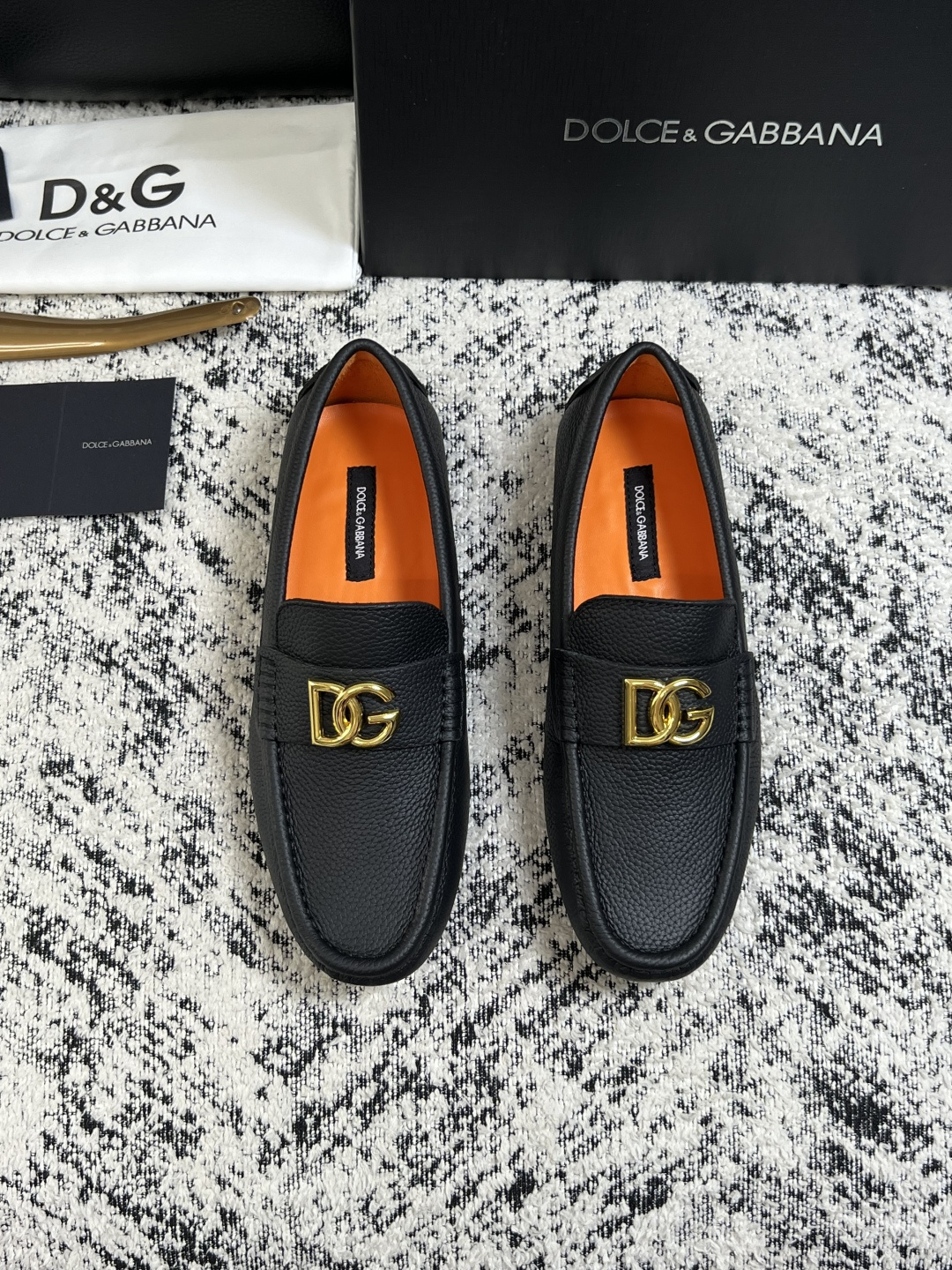Dolce & Gabbana   高品质  顶级工艺品  杜嘉班纳 爆款豆豆鞋专柜新品同步，鞋面意大利进口牛皮面料，高