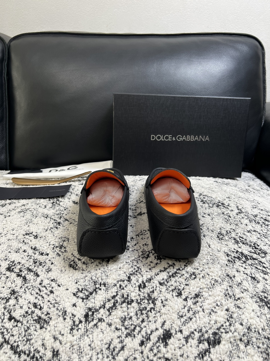 Dolce & Gabbana   高品质  顶级工艺品  杜嘉班纳 爆款豆豆鞋专柜新品同步，鞋面意大利进口牛皮面料，高