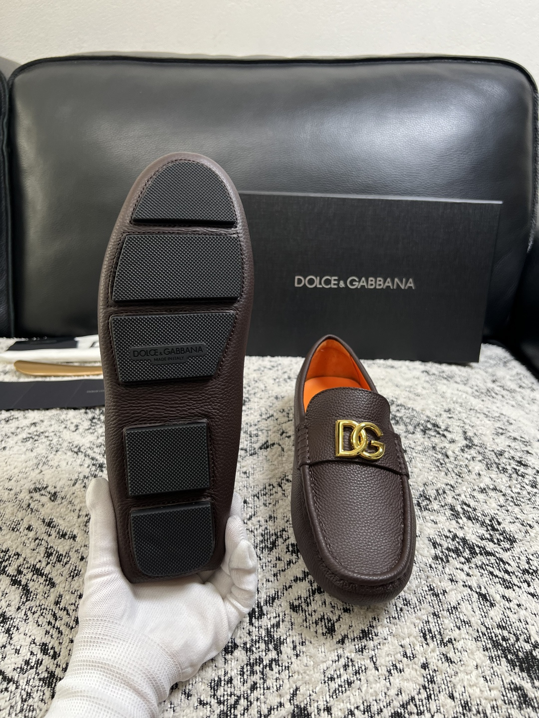 Dolce & Gabbana   高品质  顶级工艺品  杜嘉班纳 爆款豆豆鞋专柜新品同步，鞋面意大利进口牛皮面料，高