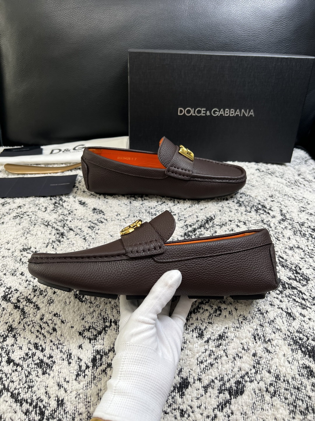 Dolce & Gabbana   高品质  顶级工艺品  杜嘉班纳 爆款豆豆鞋专柜新品同步，鞋面意大利进口牛皮面料，高