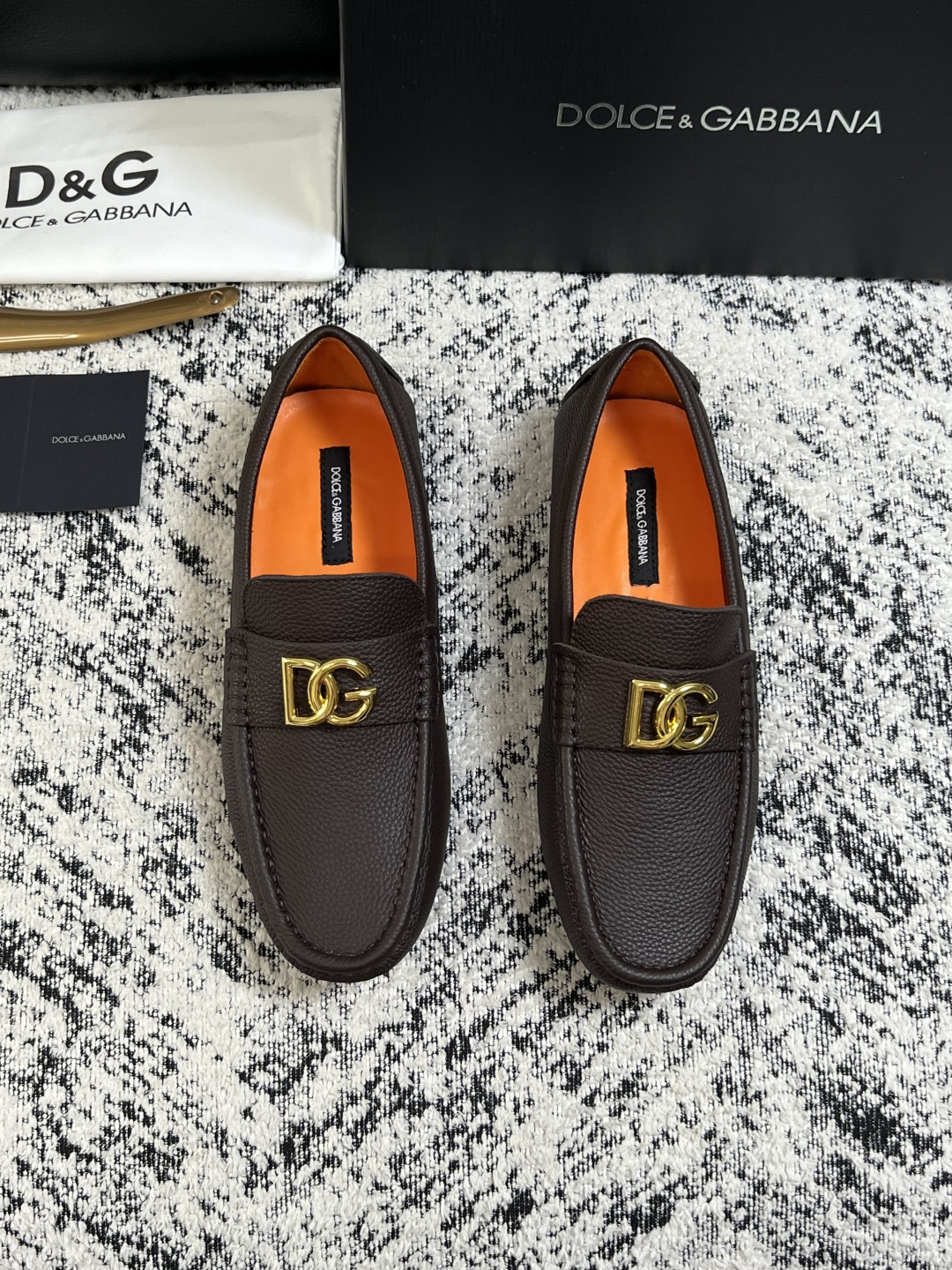 Dolce & Gabbana   高品质  顶级工艺品  杜嘉班纳 爆款豆豆鞋专柜新品同步，鞋面意大利进口牛皮面料，高