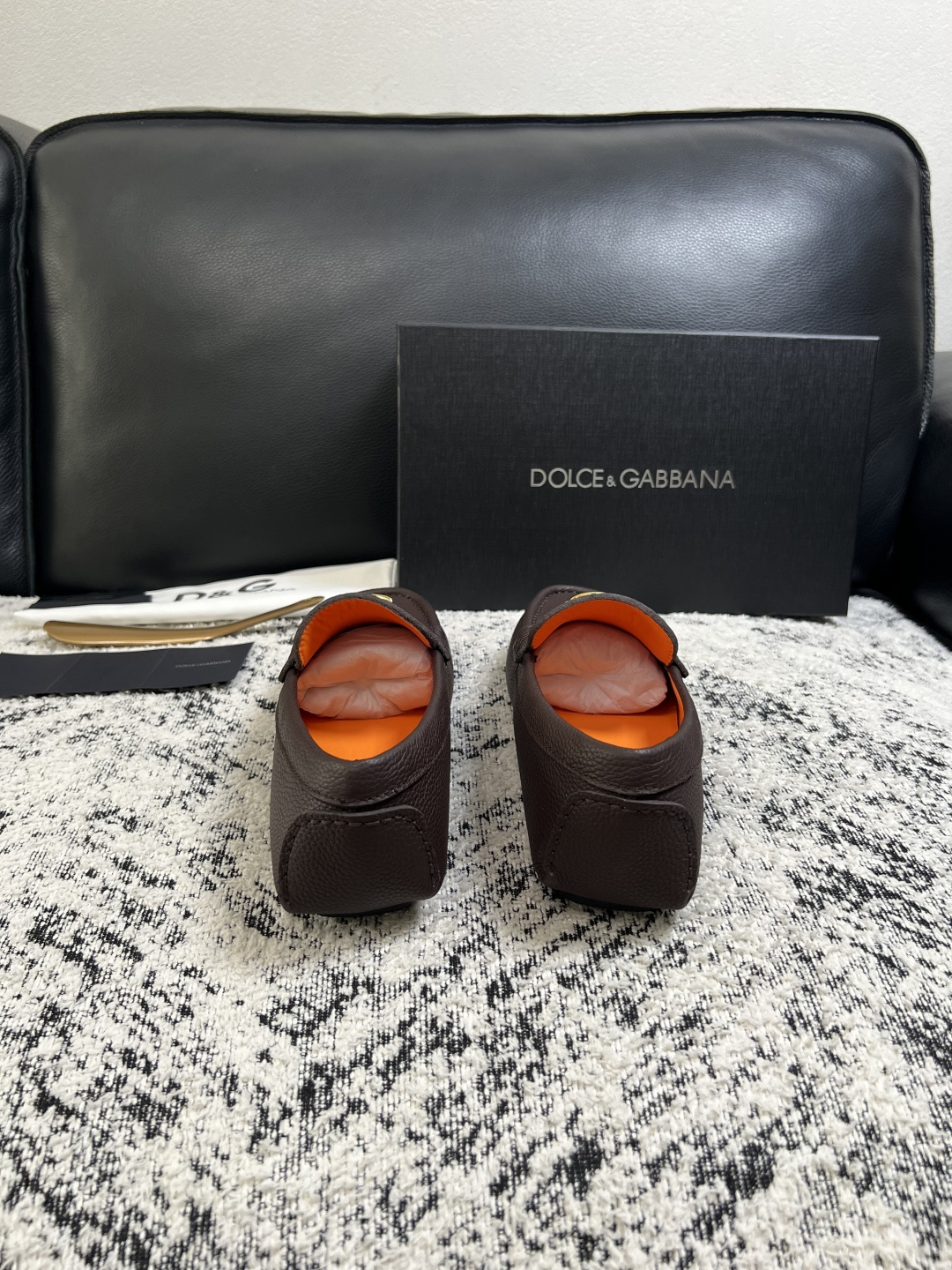 Dolce & Gabbana   高品质  顶级工艺品  杜嘉班纳 爆款豆豆鞋专柜新品同步，鞋面意大利进口牛皮面料，高