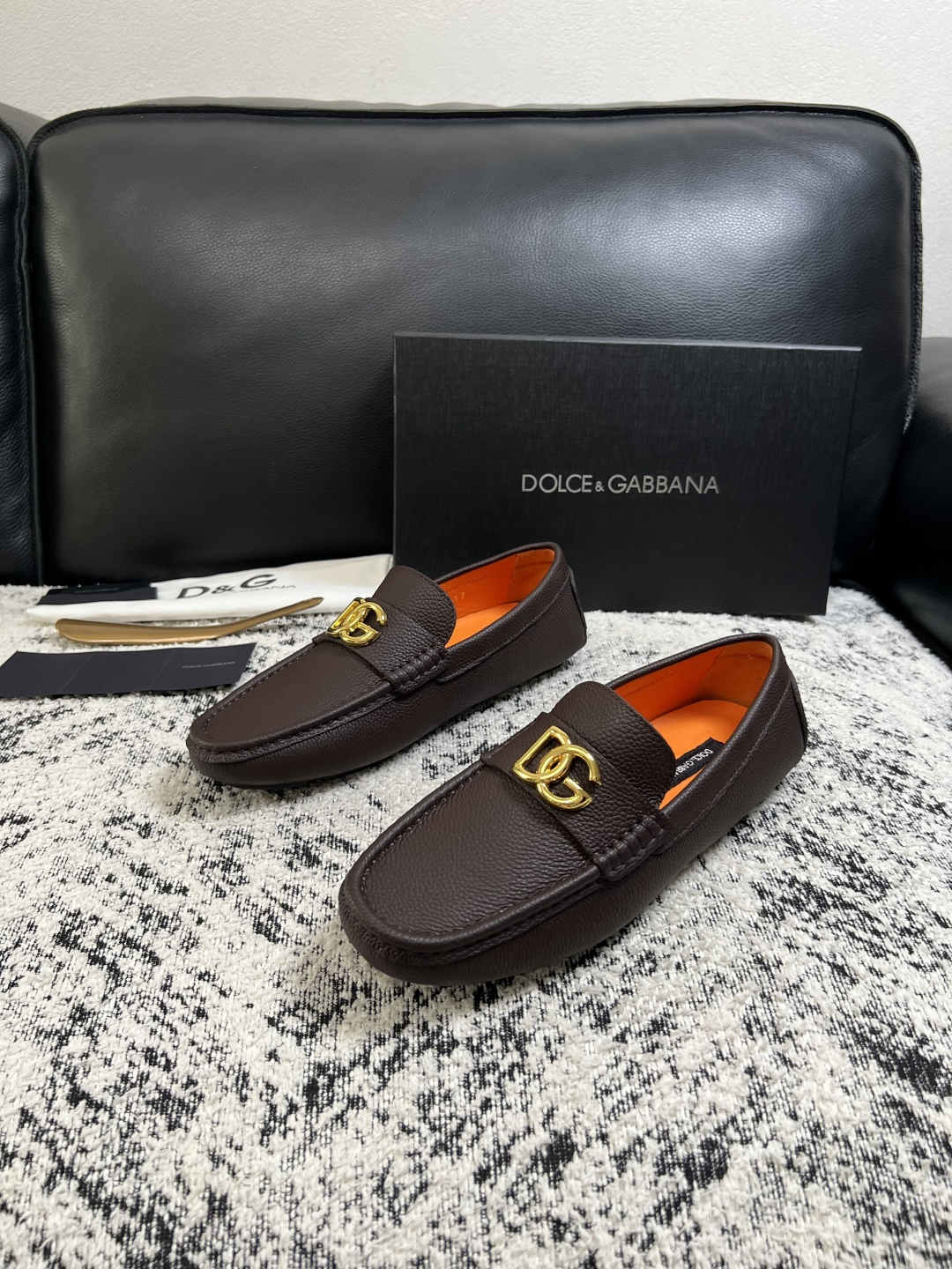 Dolce & Gabbana   高品质  顶级工艺品  杜嘉班纳 爆款豆豆鞋专柜新品同步，鞋面意大利进口牛皮面料，高
