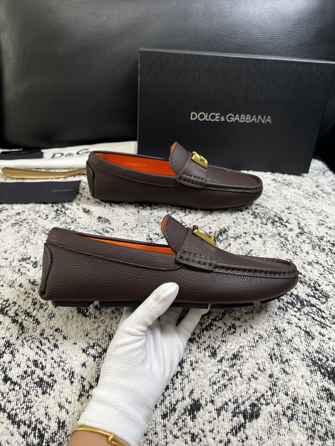 Dolce & Gabbana   高品质  顶级工艺品  杜嘉班纳 爆款豆豆鞋专柜新品同步，鞋面意大利进口牛皮面料，高