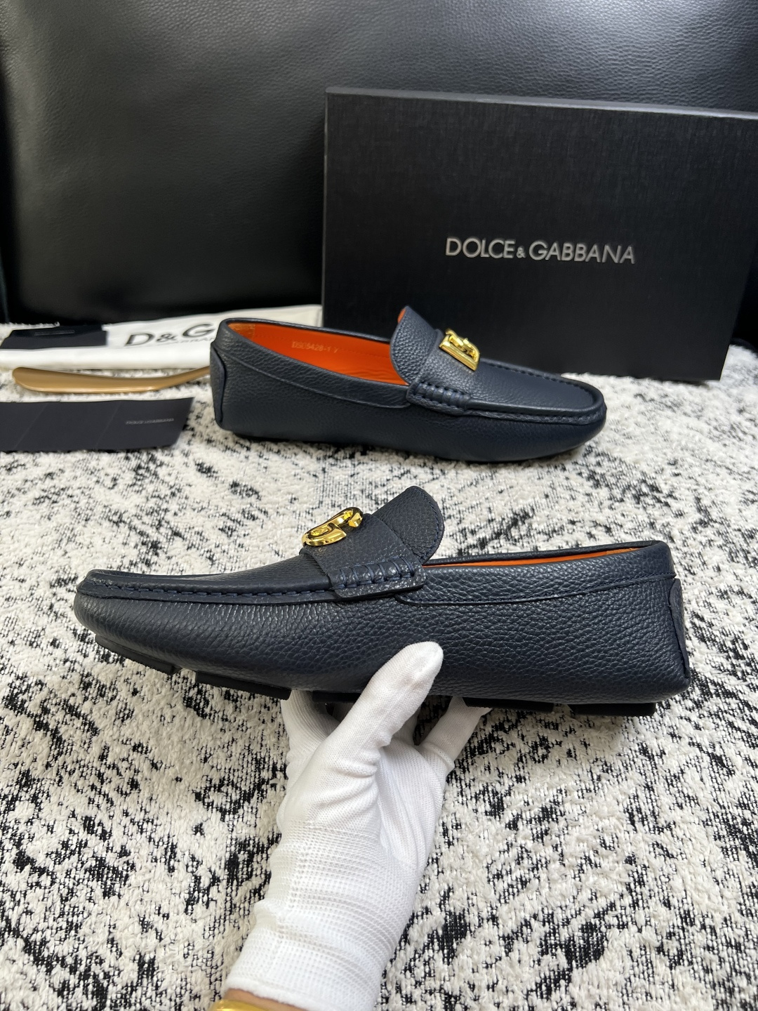 Dolce & Gabbana   高品质  顶级工艺品  杜嘉班纳 爆款豆豆鞋专柜新品同步，鞋面意大利进口牛皮面料，高