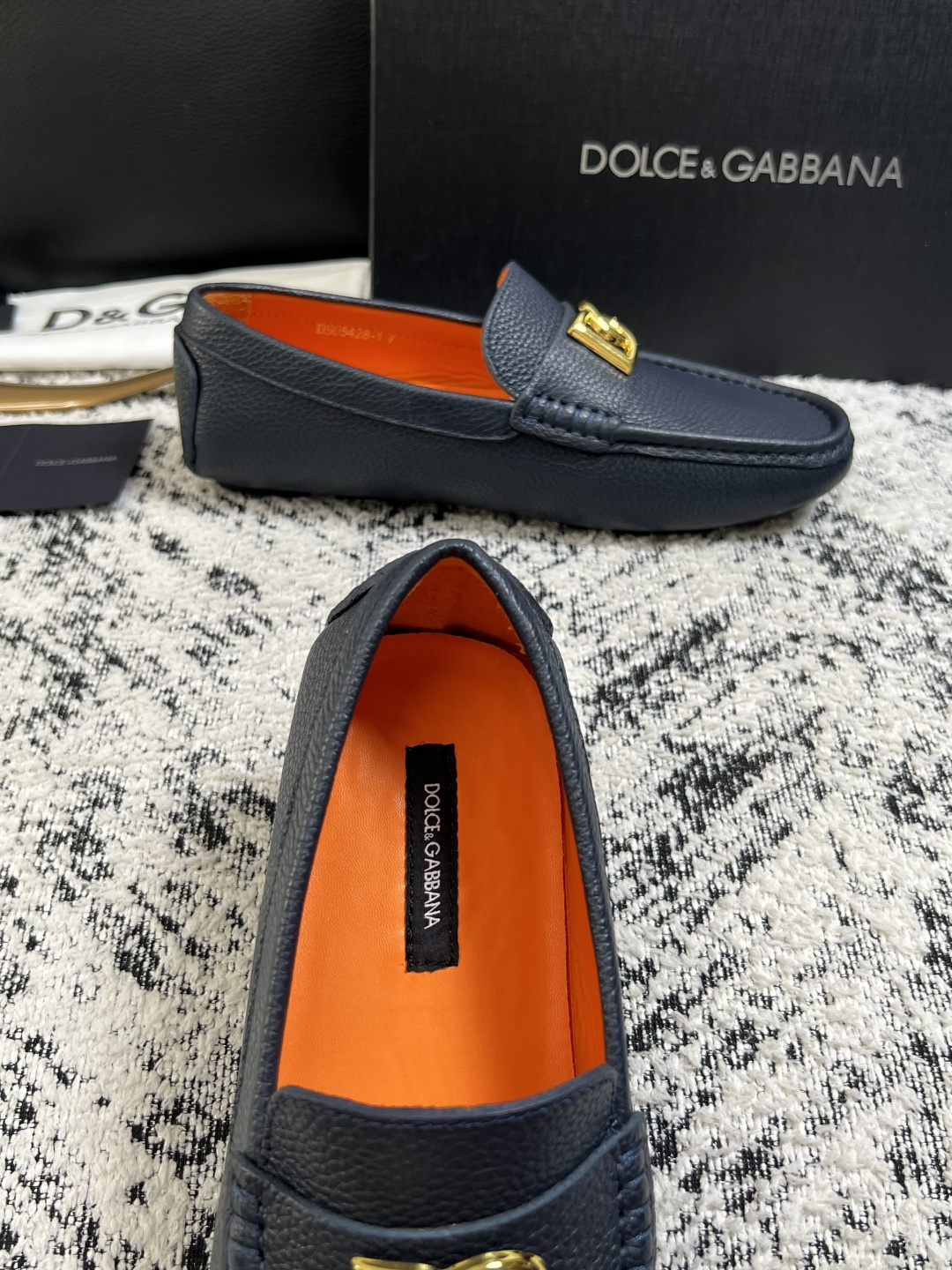 Dolce & Gabbana   高品质  顶级工艺品  杜嘉班纳 爆款豆豆鞋专柜新品同步，鞋面意大利进口牛皮面料，高