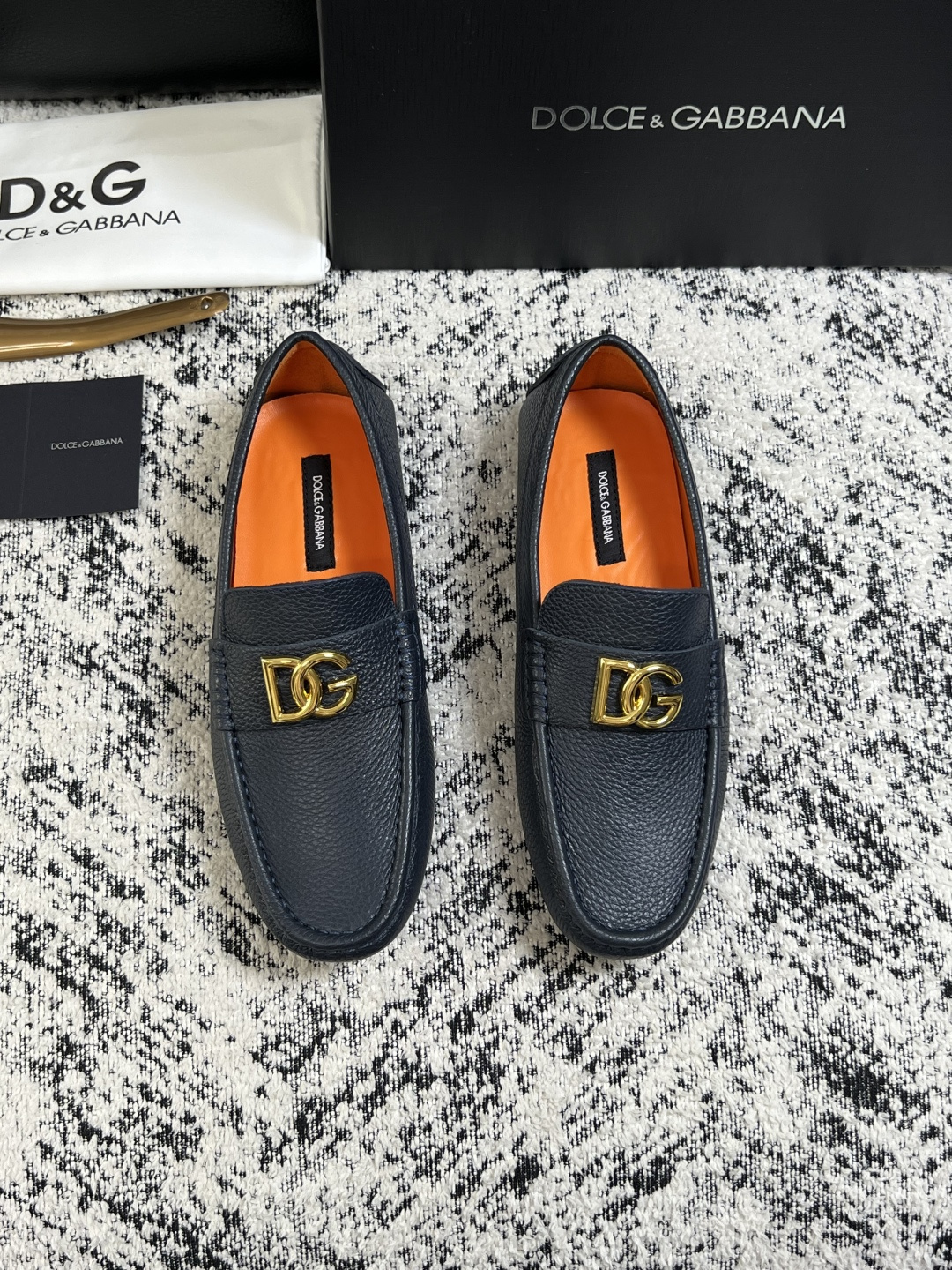 Dolce & Gabbana   高品质  顶级工艺品  杜嘉班纳 爆款豆豆鞋专柜新品同步，鞋面意大利进口牛皮面料，高