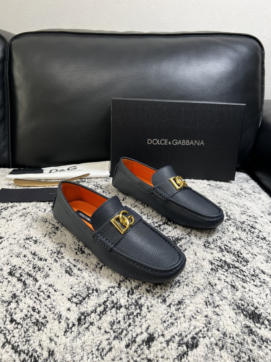 NO:930180,Dolce & Gabbana high-quality top crafts Dolce & Gabbana hot-selling beanie shoes counter new products simultaneously, uppers imported from Italy cowhide fabric, high-quality complex craftsmanship, imported water-dyed cowhide pads, original soles specially provided by the original factory, exclusive movable molded soles super comfortable, original factory follow-up goods, code number 38-44 (customized 45 46),,Dolce&Gabbana,Dolce&Gabbana,cowhide19860909Dolce & Gabbana高品质 顶级工艺品 杜嘉班纳 爆款豆豆鞋专柜新品同步,鞋面意大利进口牛皮面料,高品质复杂工艺,进口水染牛皮垫,鞋底原厂特供原版底,独家活动成型底超级舒适,原厂跟单货, 码数 38-44（订做 45 46）,,Dolce&Gabbana,Dolce&Gabbana,cowhide,Men's shoes
