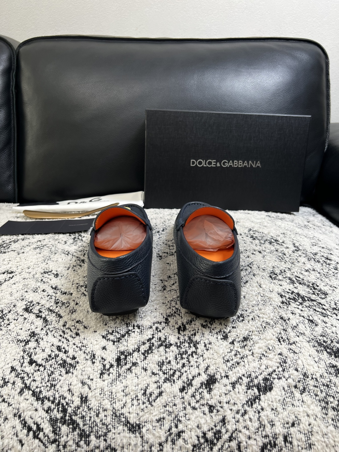 Dolce & Gabbana   高品质  顶级工艺品  杜嘉班纳 爆款豆豆鞋专柜新品同步，鞋面意大利进口牛皮面料，高