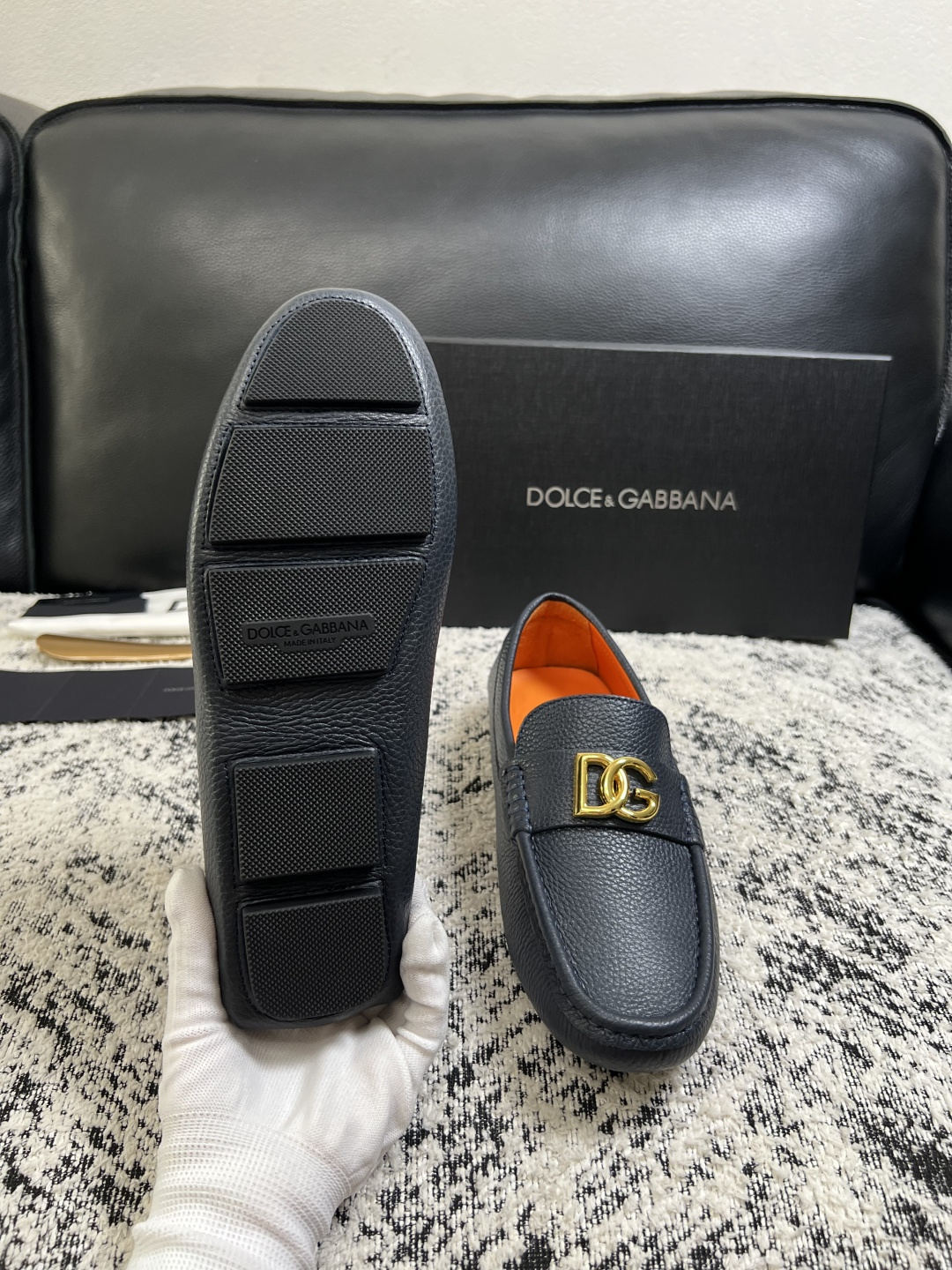 Dolce & Gabbana   高品质  顶级工艺品  杜嘉班纳 爆款豆豆鞋专柜新品同步，鞋面意大利进口牛皮面料，高