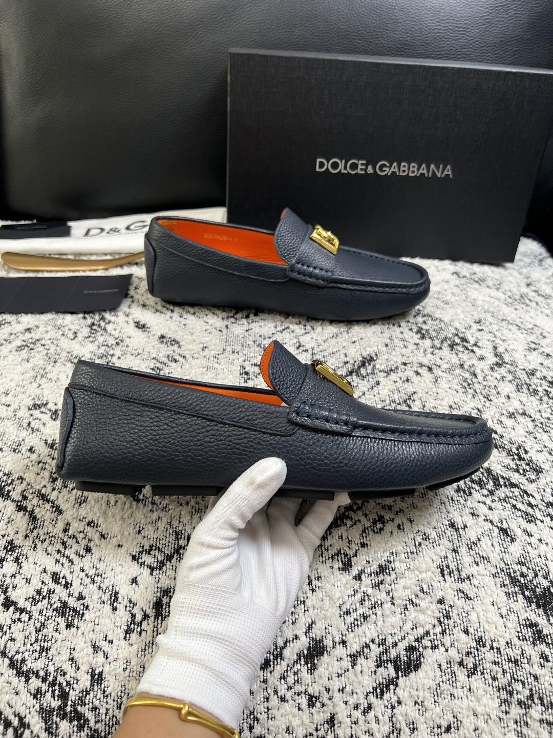 Dolce & Gabbana   高品质  顶级工艺品  杜嘉班纳 爆款豆豆鞋专柜新品同步，鞋面意大利进口牛皮面料，高