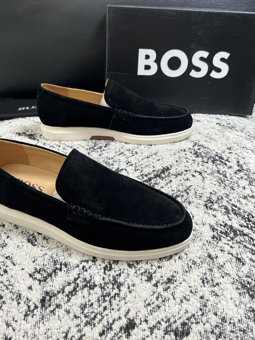 BOSS  高品质 顶级工艺品  博斯  专柜同步原厂配置，意大利进口牛皮面料牛内里垫，高品质拼接复杂工艺，透气舒适 鞋