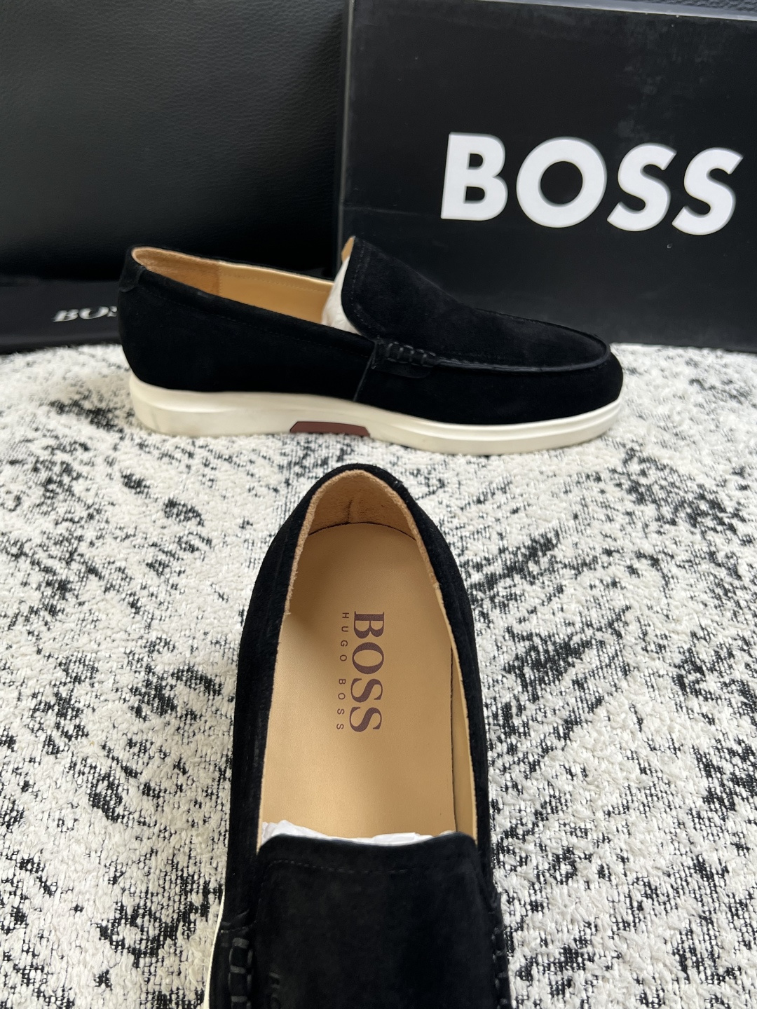 BOSS  高品质 顶级工艺品  博斯  专柜同步原厂配置，意大利进口牛皮面料牛内里垫，高品质拼接复杂工艺，透气舒适 鞋