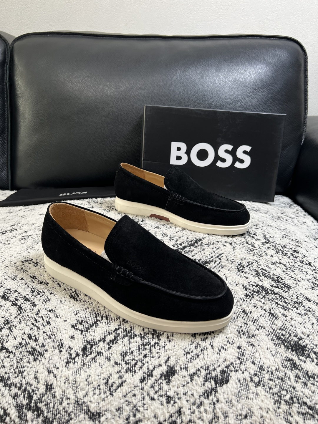 BOSS  高品质 顶级工艺品  博斯  专柜同步原厂配置，意大利进口牛皮面料牛内里垫，高品质拼接复杂工艺，透气舒适 鞋