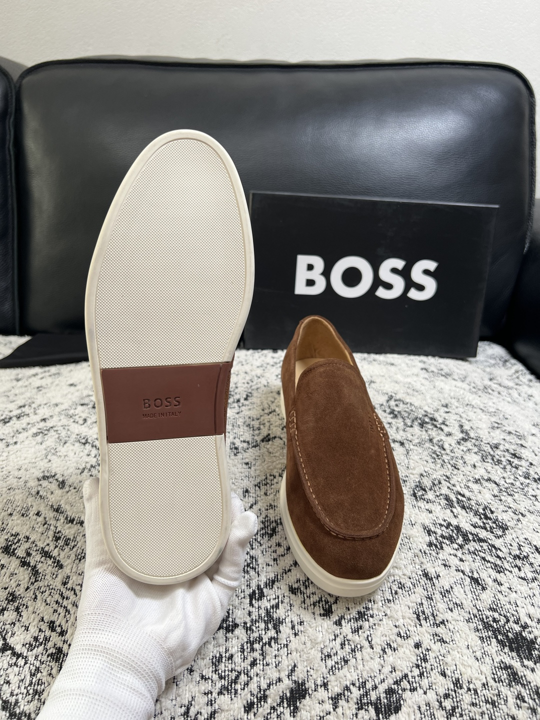 BOSS  高品质 顶级工艺品  博斯  专柜同步原厂配置，意大利进口牛皮面料牛内里垫，高品质拼接复杂工艺，透气舒适 鞋