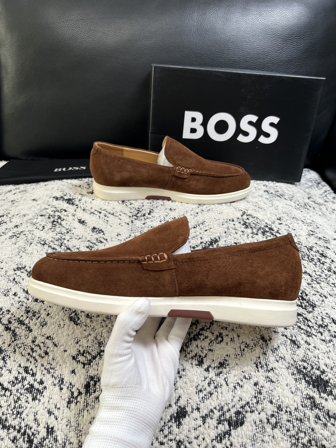 BOSS  高品质 顶级工艺品  博斯  专柜同步原厂配置，意大利进口牛皮面料牛内里垫，高品质拼接复杂工艺，透气舒适 鞋