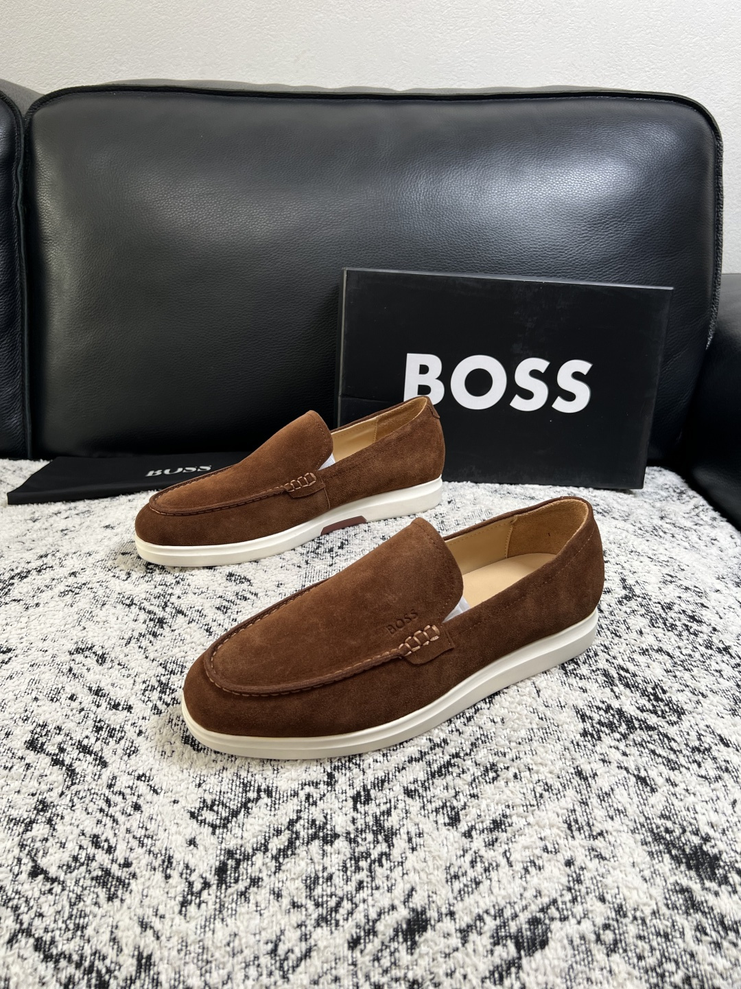 BOSS  高品质 顶级工艺品  博斯  专柜同步原厂配置，意大利进口牛皮面料牛内里垫，高品质拼接复杂工艺，透气舒适 鞋