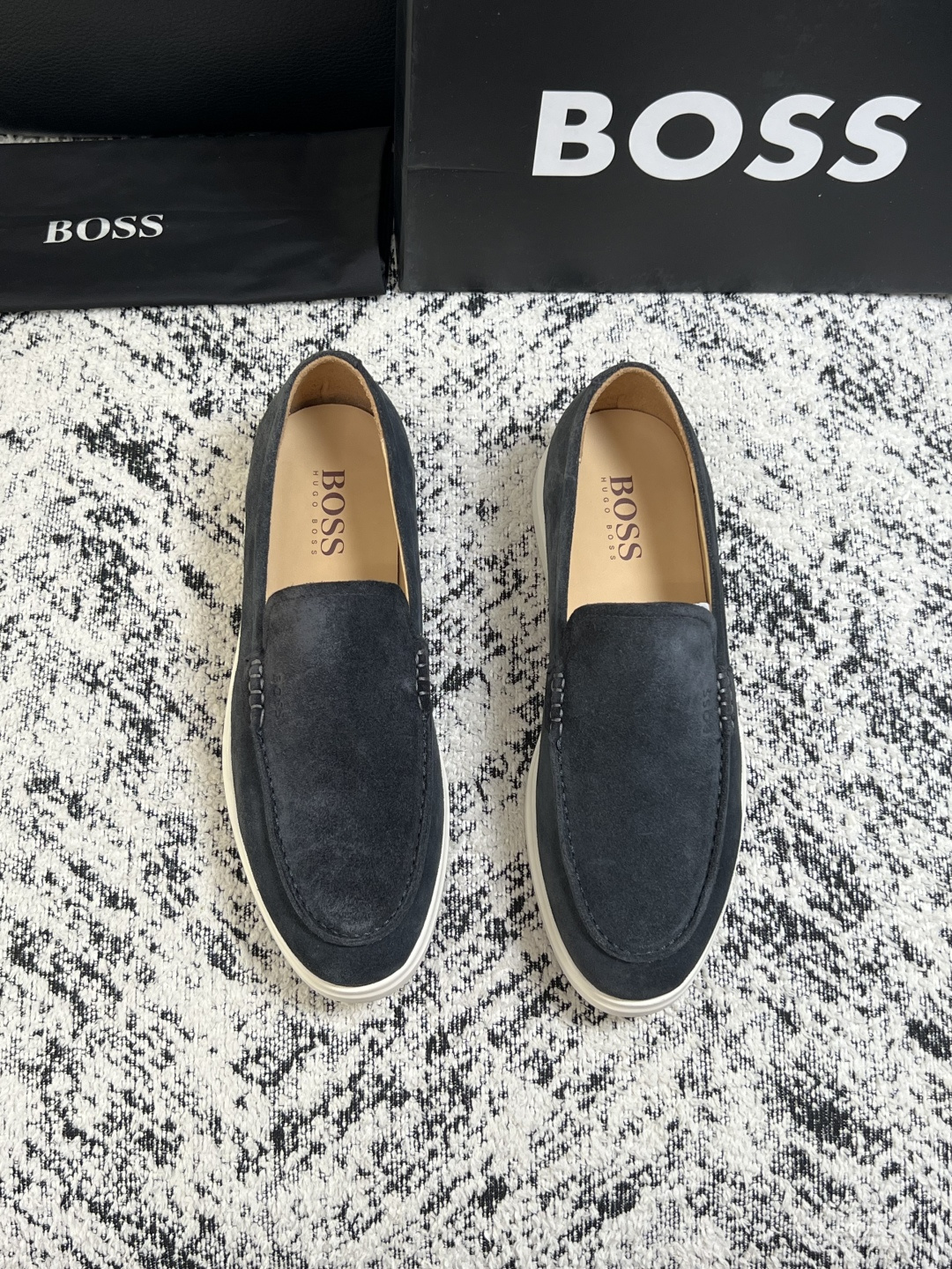 BOSS  高品质 顶级工艺品  博斯  专柜同步原厂配置，意大利进口牛皮面料牛内里垫，高品质拼接复杂工艺，透气舒适 鞋