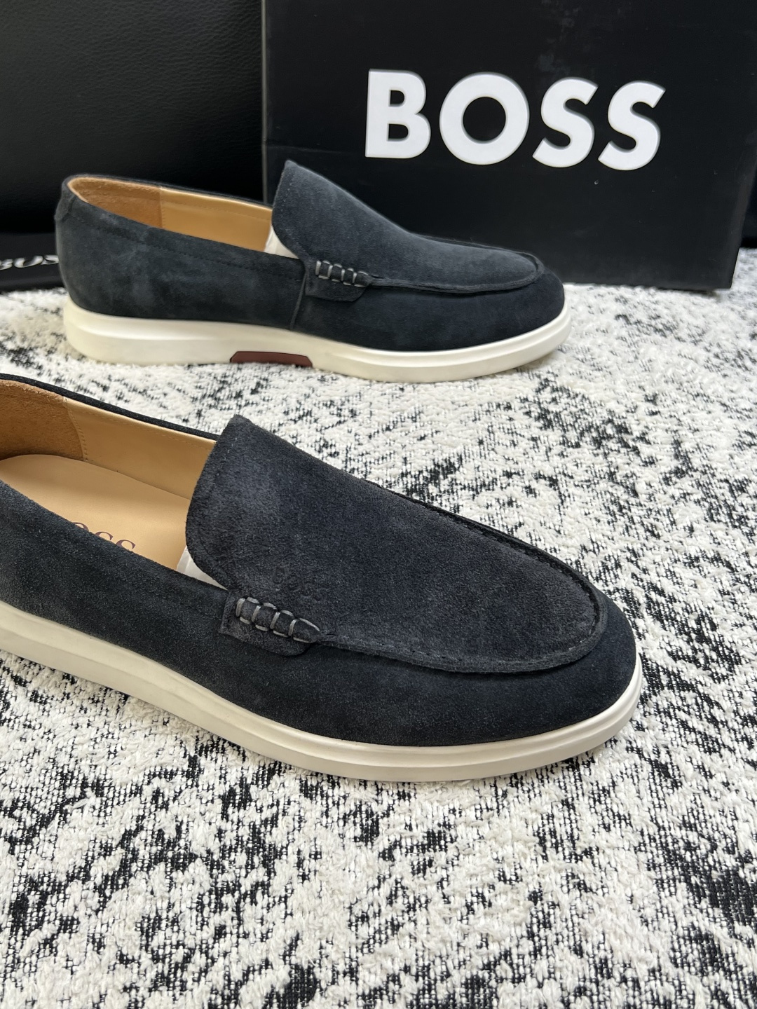 BOSS  高品质 顶级工艺品  博斯  专柜同步原厂配置，意大利进口牛皮面料牛内里垫，高品质拼接复杂工艺，透气舒适 鞋