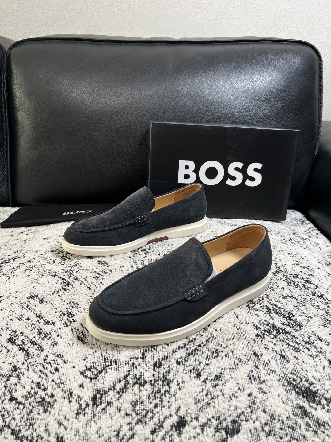 BOSS  高品质 顶级工艺品  博斯  专柜同步原厂配置，意大利进口牛皮面料牛内里垫，高品质拼接复杂工艺，透气舒适 鞋