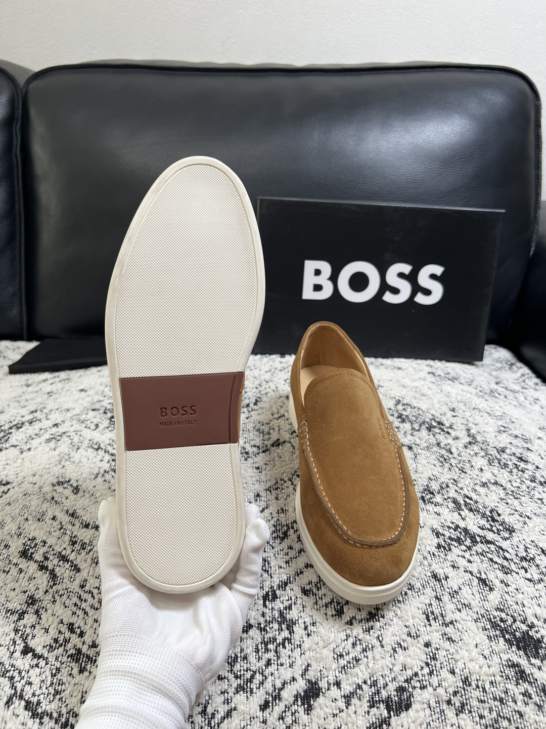BOSS  高品质 顶级工艺品  博斯  专柜同步原厂配置，意大利进口牛皮面料牛内里垫，高品质拼接复杂工艺，透气舒适 鞋