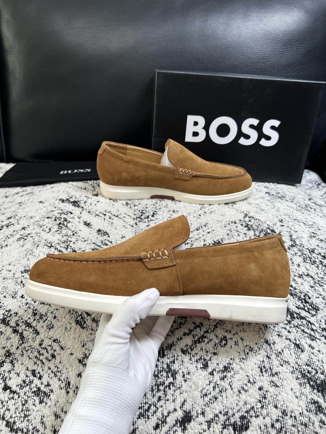 BOSS  高品质 顶级工艺品  博斯  专柜同步原厂配置，意大利进口牛皮面料牛内里垫，高品质拼接复杂工艺，透气舒适 鞋