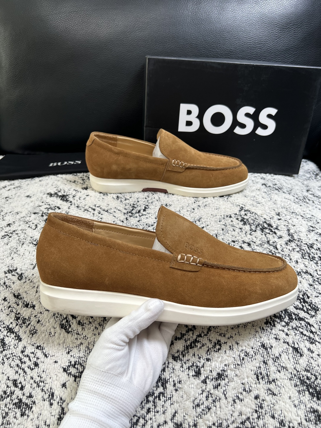 BOSS  高品质 顶级工艺品  博斯  专柜同步原厂配置，意大利进口牛皮面料牛内里垫，高品质拼接复杂工艺，透气舒适 鞋