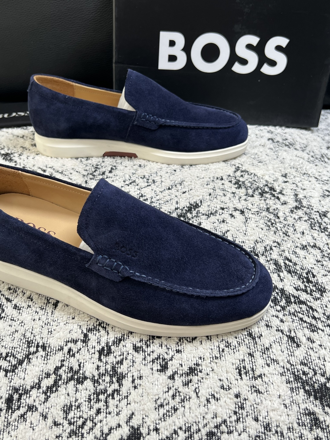 BOSS  高品质 顶级工艺品  博斯  专柜同步原厂配置，意大利进口牛皮面料牛内里垫，高品质拼接复杂工艺，透气舒适 鞋