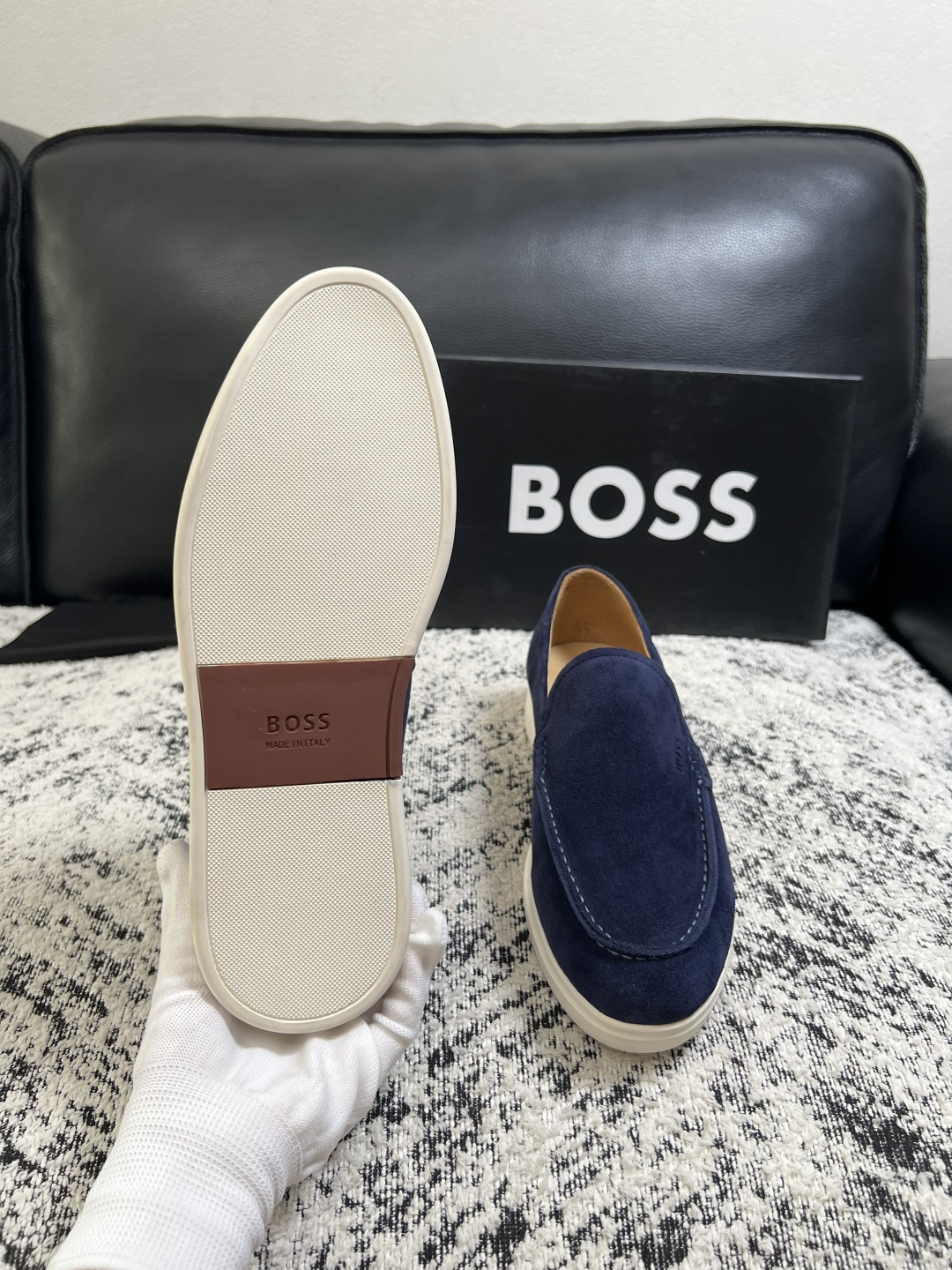 BOSS  高品质 顶级工艺品  博斯  专柜同步原厂配置，意大利进口牛皮面料牛内里垫，高品质拼接复杂工艺，透气舒适 鞋