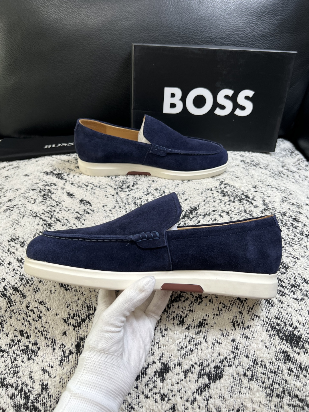 BOSS  高品质 顶级工艺品  博斯  专柜同步原厂配置，意大利进口牛皮面料牛内里垫，高品质拼接复杂工艺，透气舒适 鞋