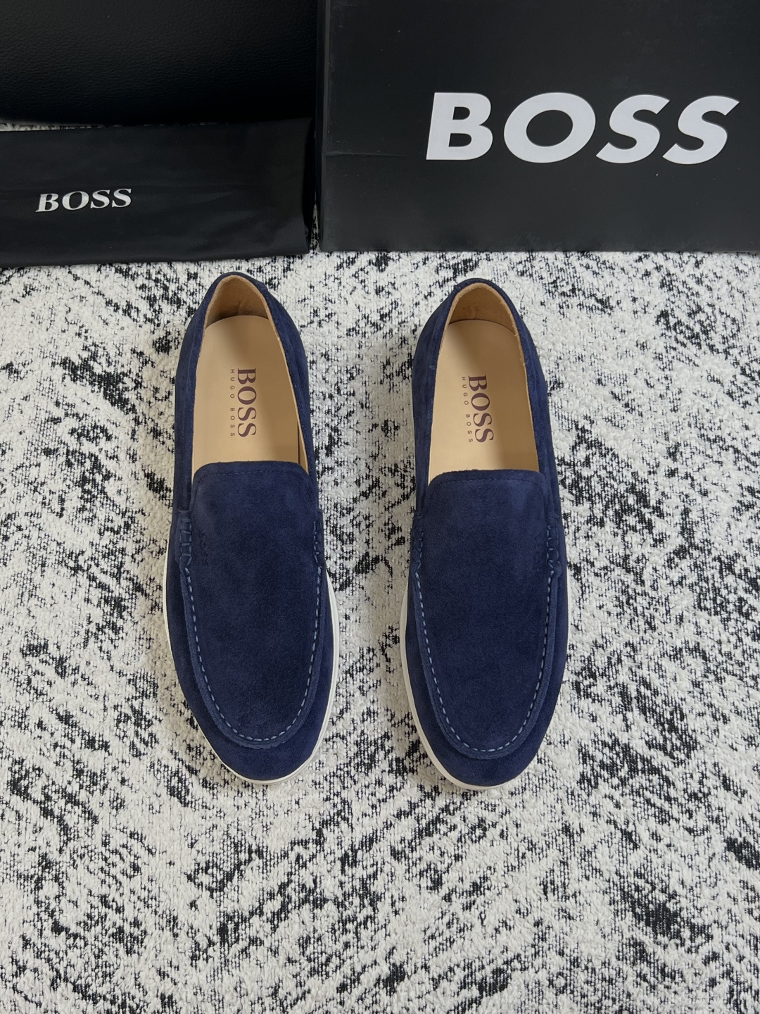 BOSS  高品质 顶级工艺品  博斯  专柜同步原厂配置，意大利进口牛皮面料牛内里垫，高品质拼接复杂工艺，透气舒适 鞋