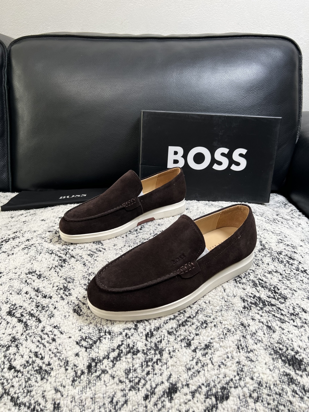 BOSS  高品质 顶级工艺品  博斯  专柜同步原厂配置，意大利进口牛皮面料牛内里垫，高品质拼接复杂工艺，透气舒适 鞋