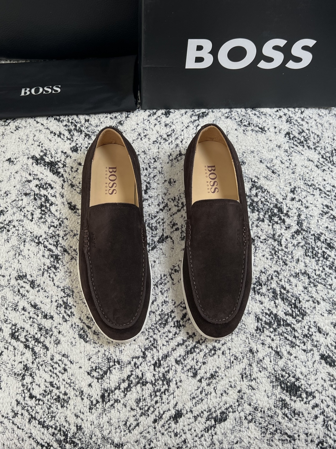 BOSS  高品质 顶级工艺品  博斯  专柜同步原厂配置，意大利进口牛皮面料牛内里垫，高品质拼接复杂工艺，透气舒适 鞋